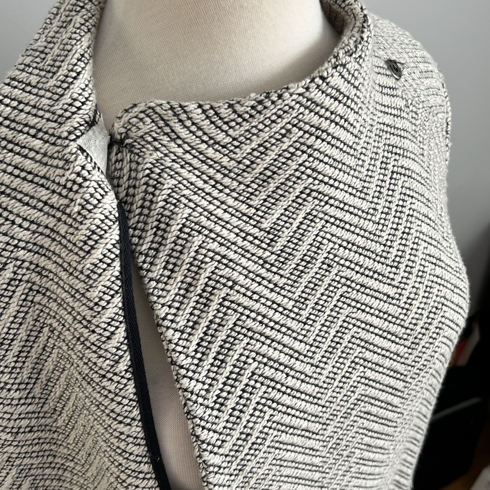 Donated ✌🏼 🫶🏼 Lou & Grey Wrap Cardigan Sweater Black White Chevron Womens M - Picture 6 of 15